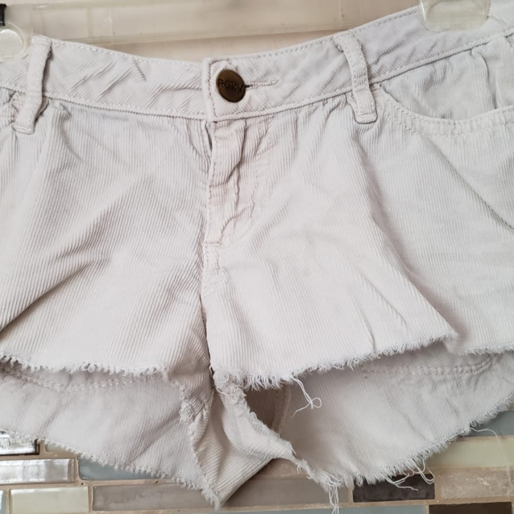 🌠Roxy🌠 cream stretch cotton shorts - Picture 2 of 4